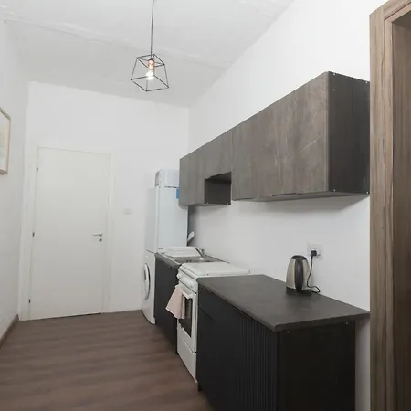 Stylish 2 Bedroom Centre With Terrace And Views