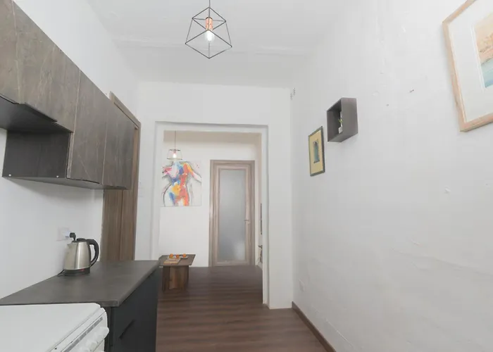 Stylish 2 Bedroom Centre With Terrace And Views