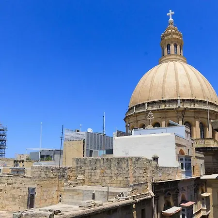 Stylish 2 Bedroom Centre With Terrace And Views