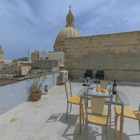 Stylish 2 Bedroom Centre With Terrace And Views La Valeta
