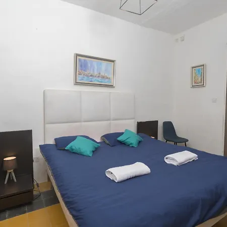 Stylish 2 Bedroom Centre With Terrace And Views Apartament *