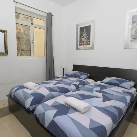Stylish 2 Bedroom Centre With Terrace And Views Apartament *
