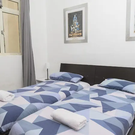 Stylish 2 Bedroom Centre With Terrace And Views *