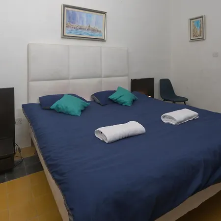 Stylish 2 Bedroom Centre With Terrace And Views 발레타