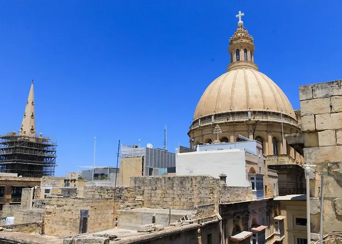 Stylish 2 Bedroom Centre With Terrace And Views