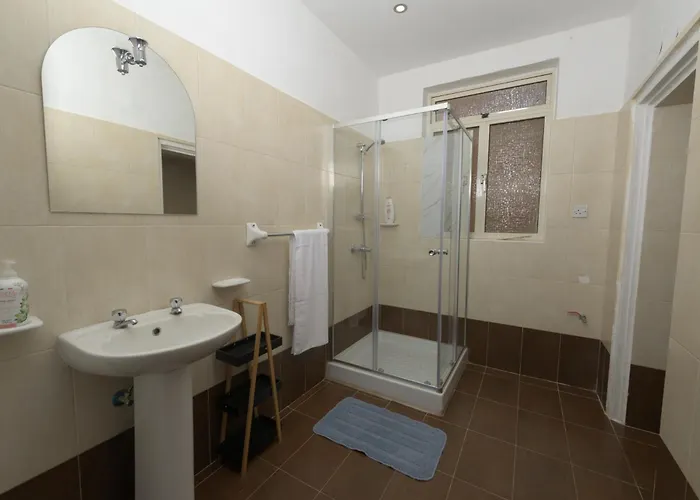 Apartment Stylish 2 Bedroom Centre With Terrace And Views