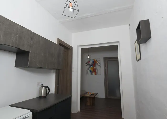 Apartment Stylish 2 Bedroom Centre With Terrace And Views *